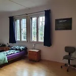 Apartment Zentral Gelegene Mit Grossem Garten