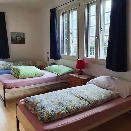 Zentral Gelegene Mit Grossem Garten شقة *